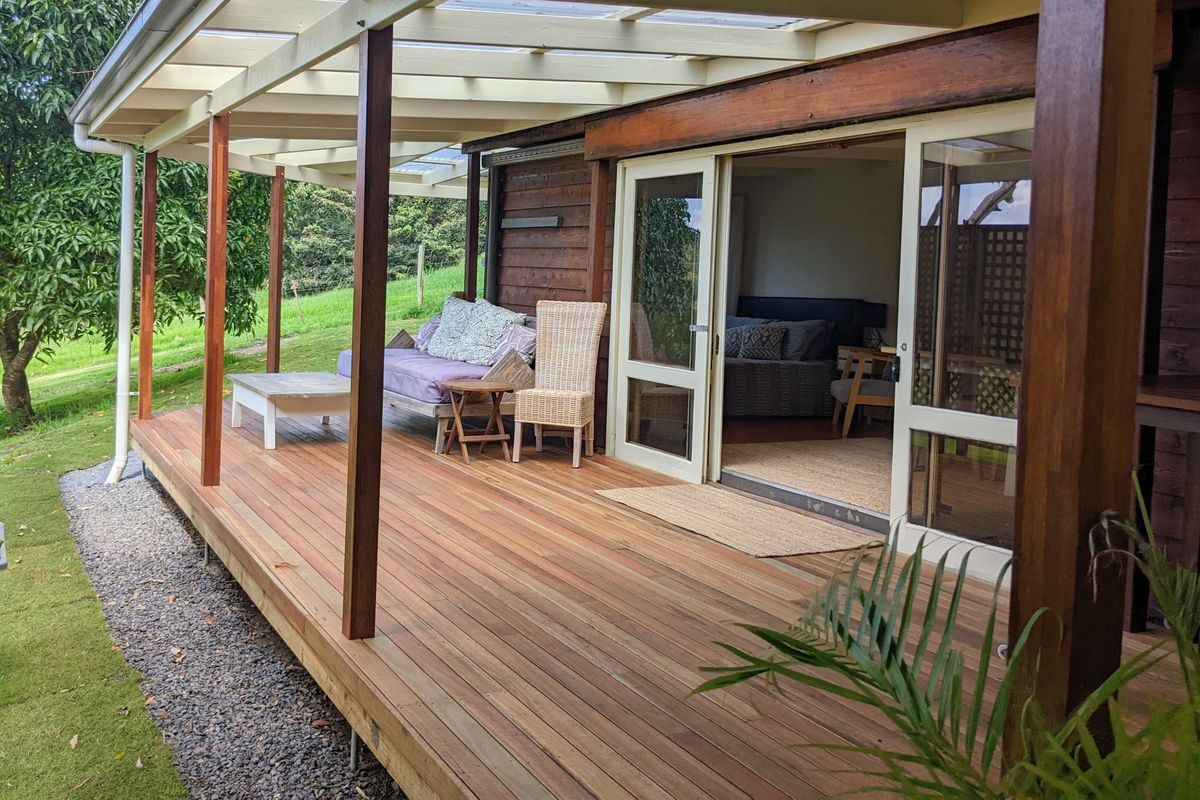 Blackbutt hardwood deck with glass balustrade Byron Bay